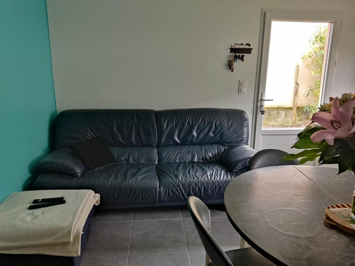 Maisonnette Cosy Bien Situee Dol-de-Bretagne Bagian luar foto