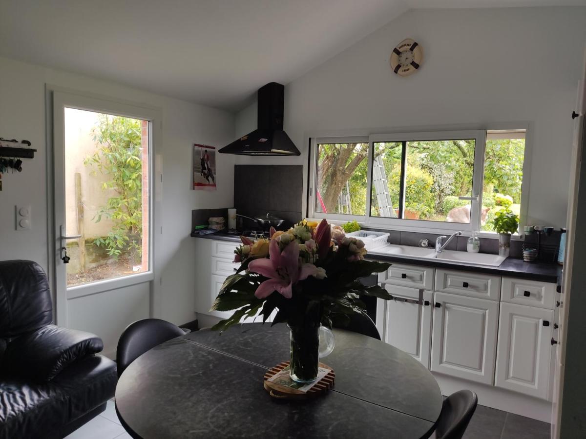 Maisonnette Cosy Bien Situee Dol-de-Bretagne Bagian luar foto